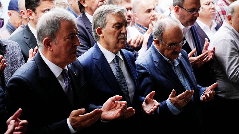 Abdullah Gül, dayısının cenaze törenine katıldı