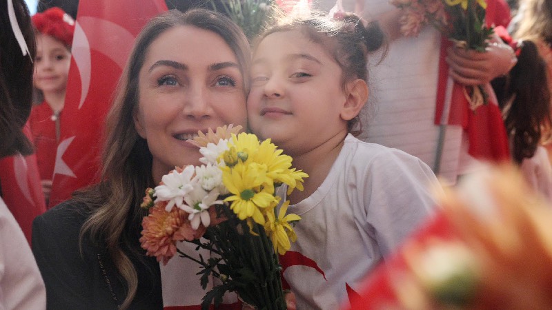 Dilek İmamoğlu 23 Nisan’ı çocuklarla kutladı